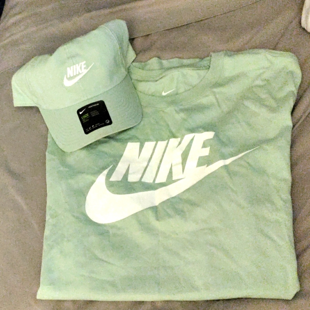 Nike Shirt/Hat
